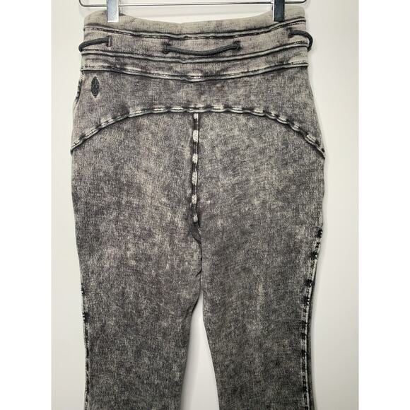 Free People Movement Pants Women's Small Gray semi Flair Leg - Picture 4 of 10